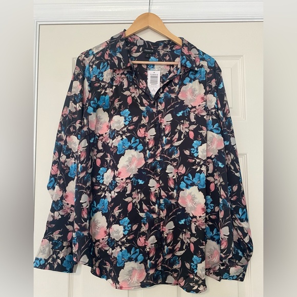 Torrid Madison Satin Button-Up Long Sleeve - colour: Light Box Floral - Size 1 - Picture 5 of 10